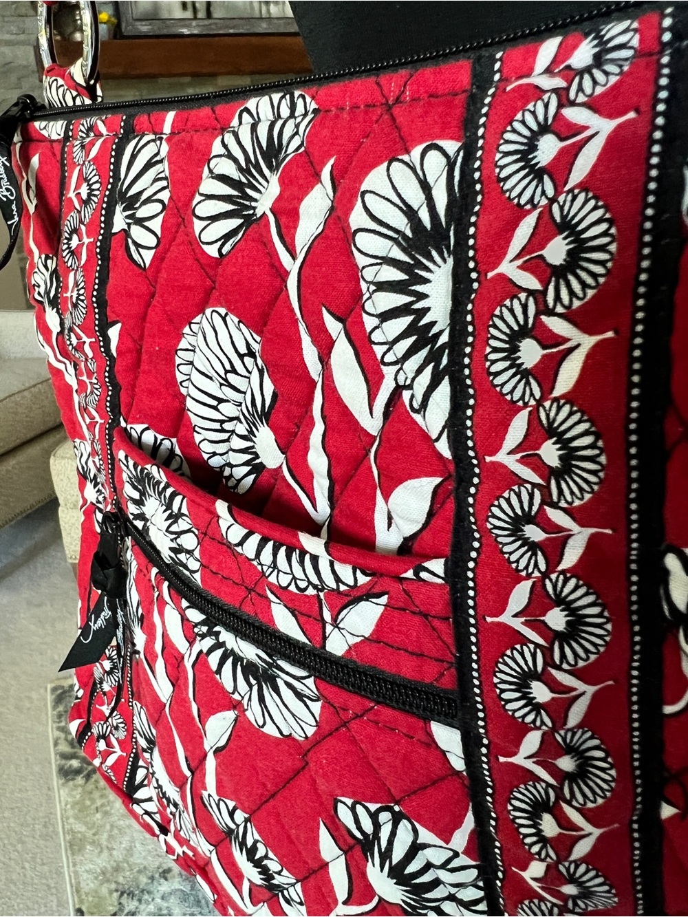 Vera Bradley Red and White Quilted Floral Crossbody Bag - Picture 8 of 11